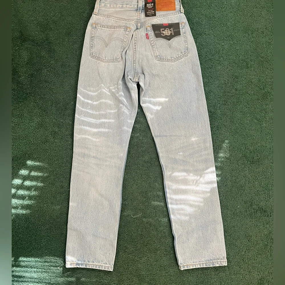 NWT Women’s Levi’s 501 - Picture 2 of 6